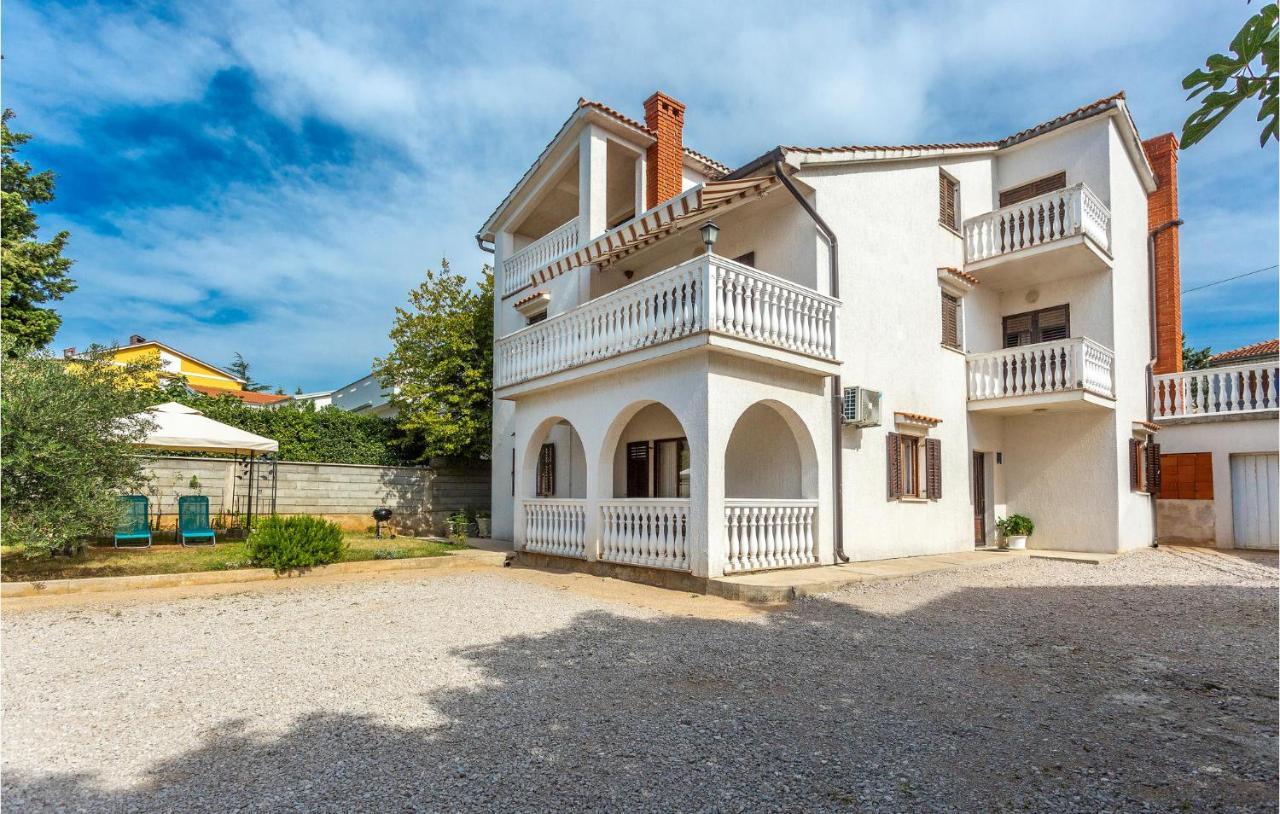 2 Bedroom Beautiful Apartment In Omišalj Exterior foto