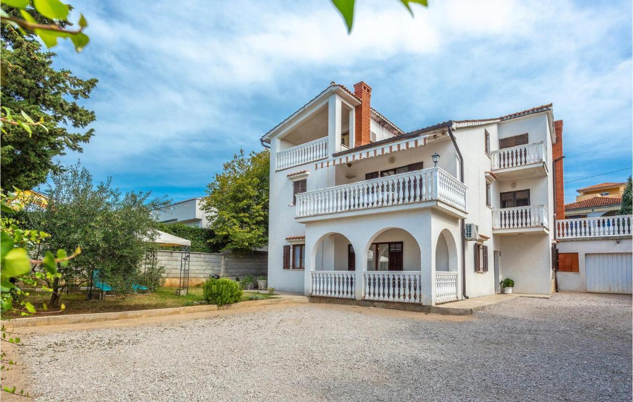 2 Bedroom Beautiful Apartment In Omišalj Exterior foto